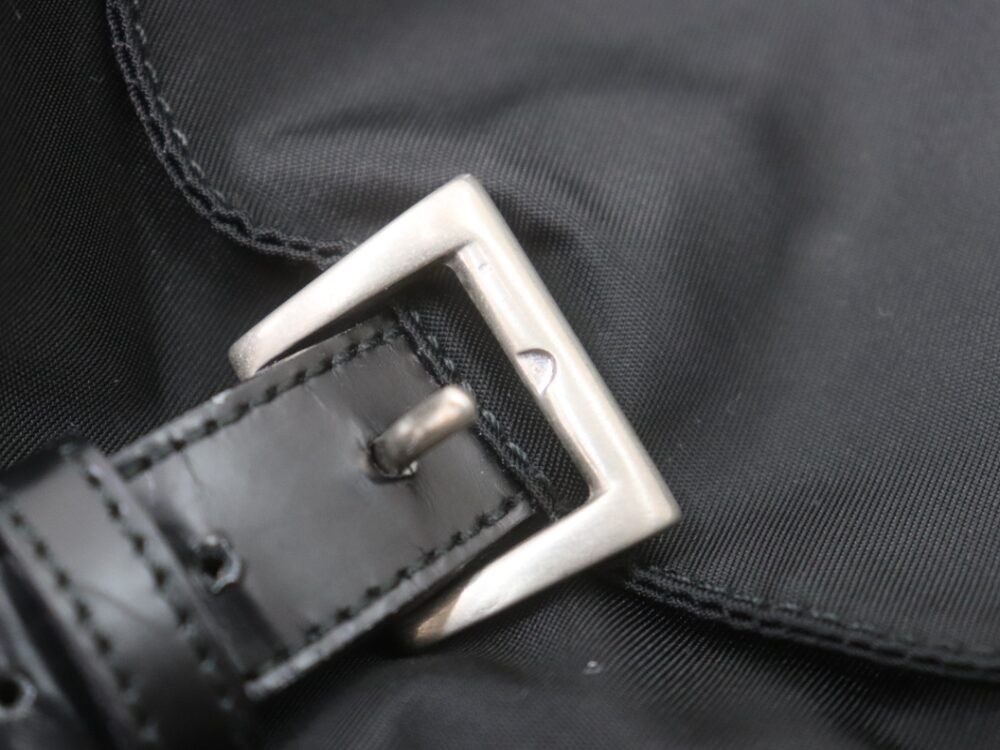 プラダのテスートリュック留め具