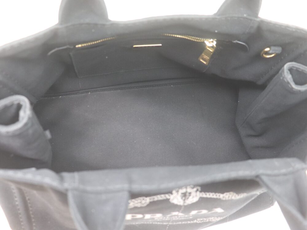 プラダカナパトートバッグ内側