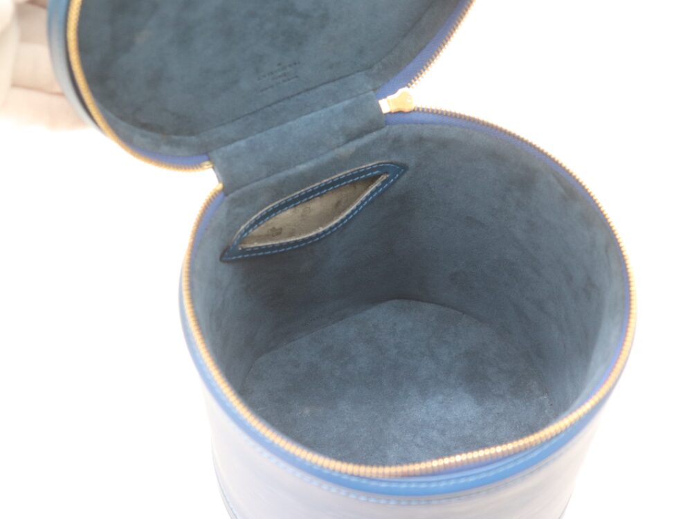 ベタ剝がれのあるルイヴィトン内側