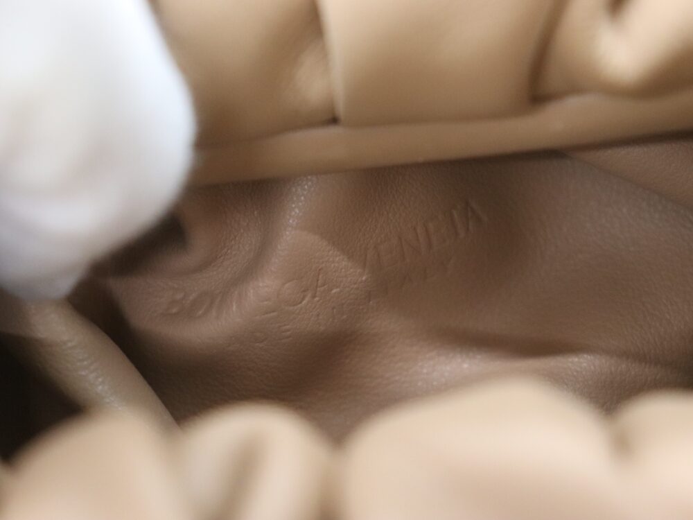 ボッテガヴェネタのバッグロゴ