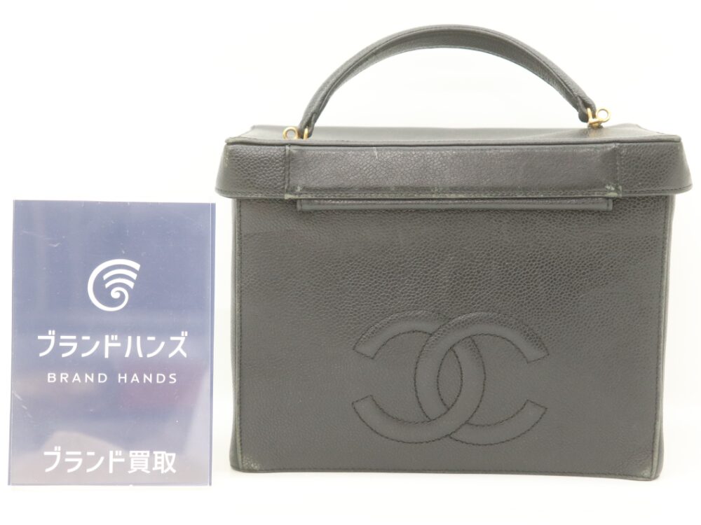 ボロボロのシャネルバニティ正面