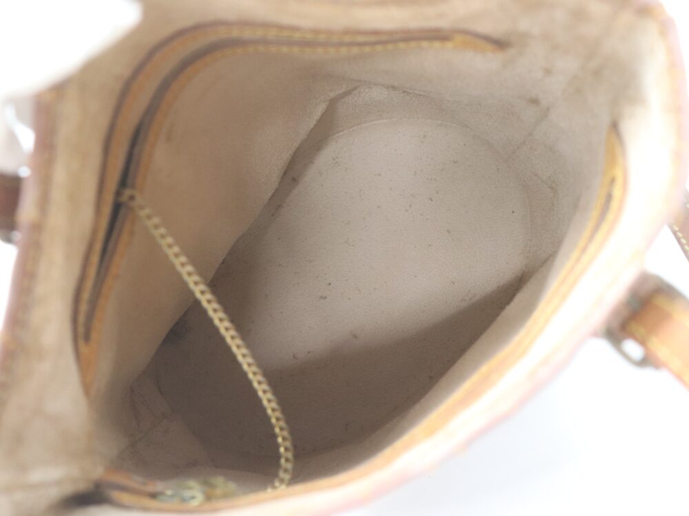 ボロボロのヴィトンバケット内側