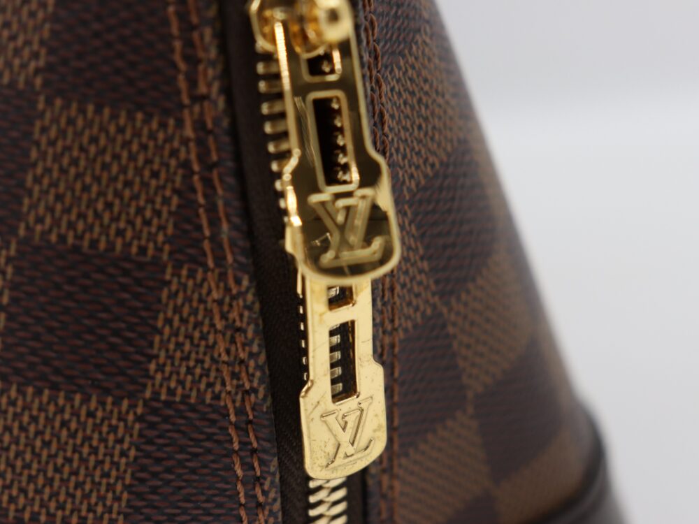 ルイヴィトンのアルマPMファスナー