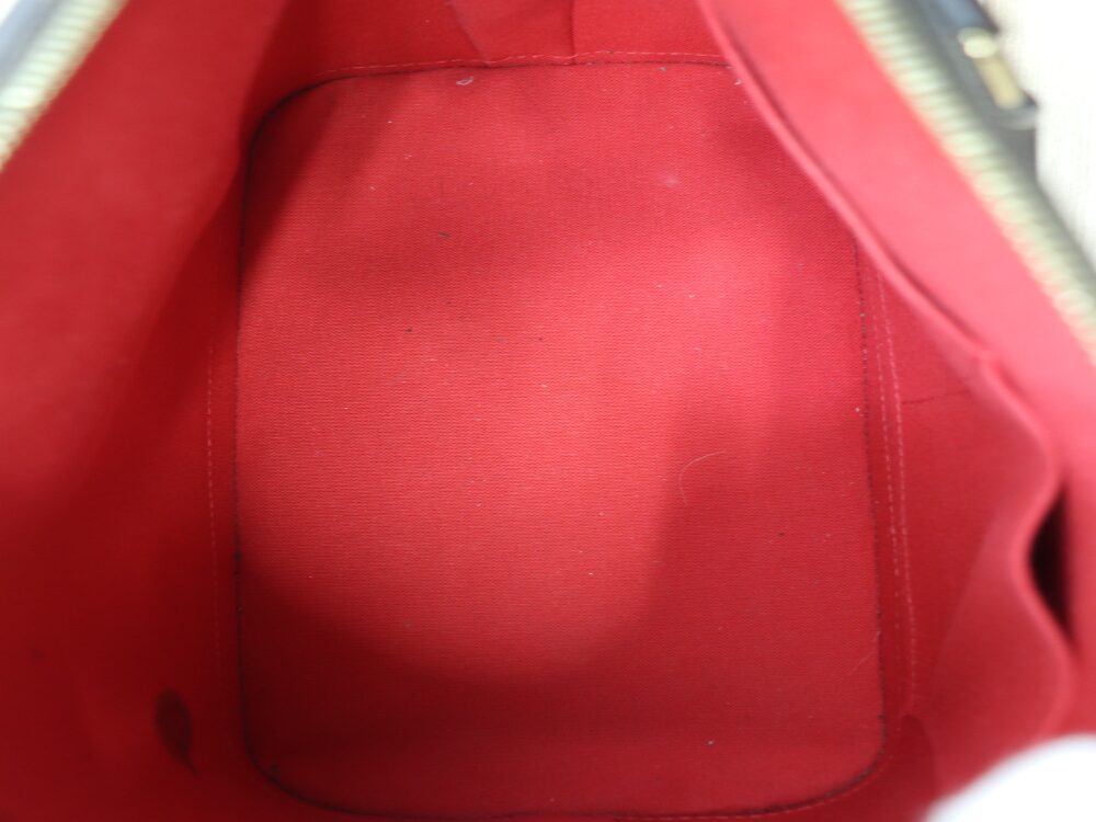 ルイヴィトンのアルマPM内側