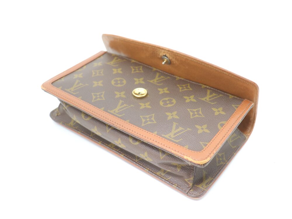 ルイヴィトンのポシェットダム斜め