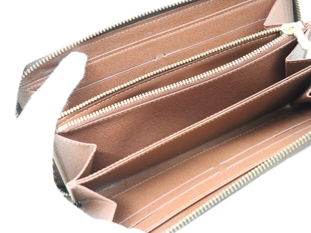 ルイヴィトンジッピーウォレット内側