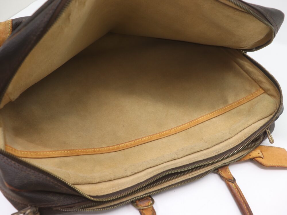 ルイヴィトンポルトドキュマンヴォワヤージュ内側