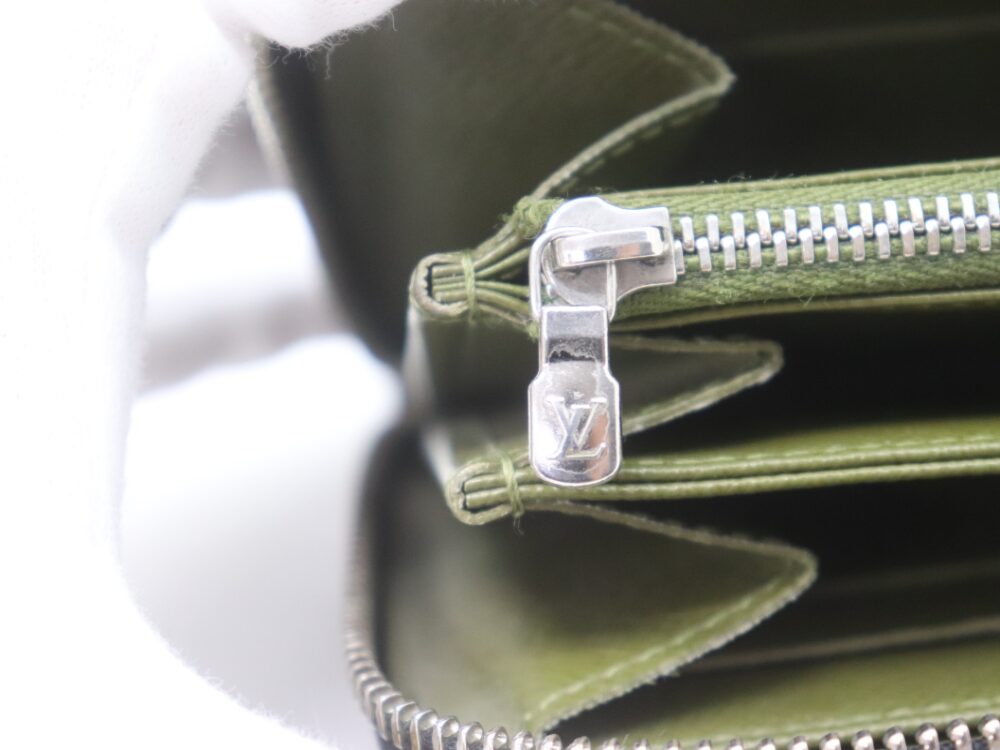 ルイヴィトンモノグラムルージュ財布ファスナー