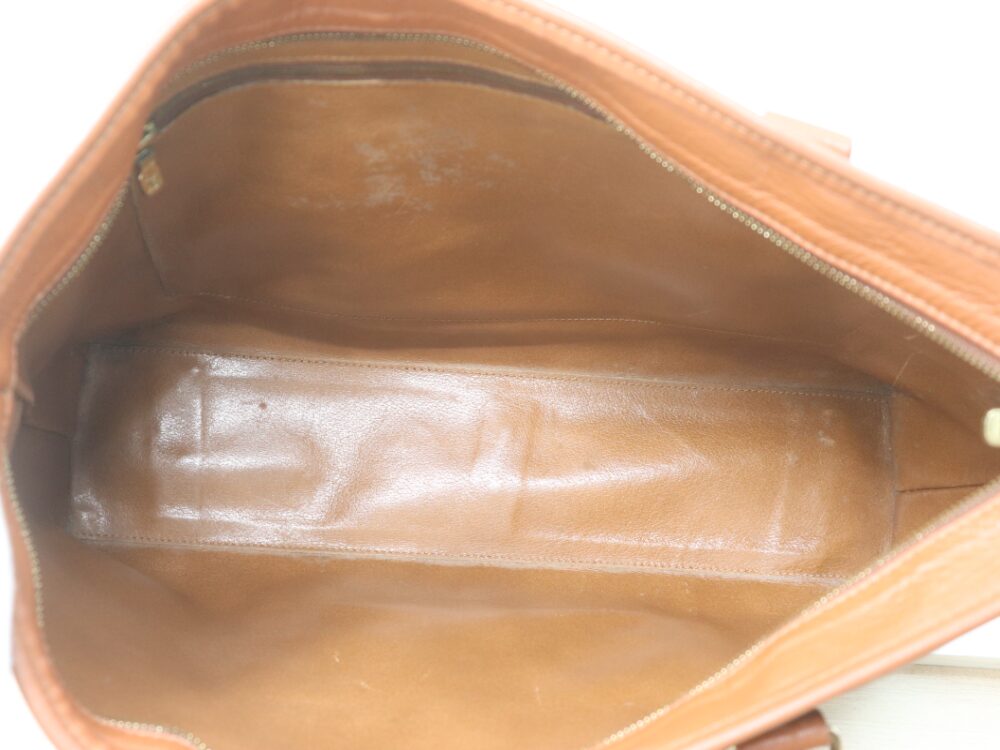 古いルイヴィトンのバッグ内側