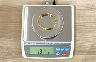 重さを測る比重計