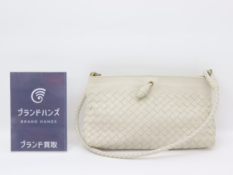 ボッテガヴェネタ イントレチャート レザー ホワイト