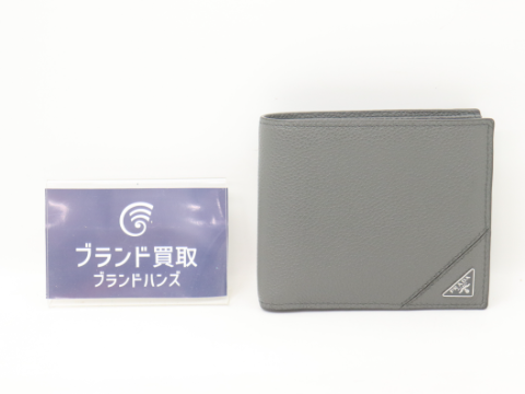 プラダ レザー コンパクトウォレット 2MO738