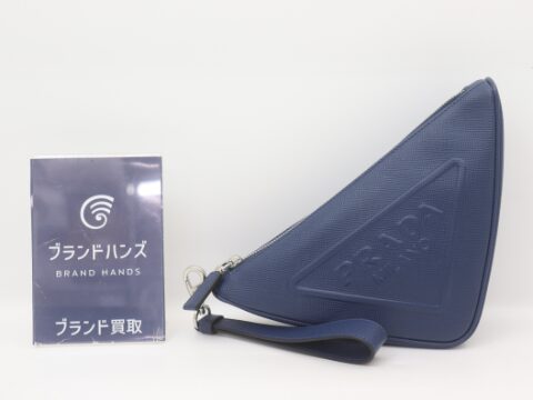 プラダ トライアングル レザー セカンドバッグ 2NE054