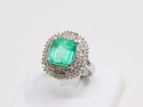 エメラルド Pt900 E5.09 D1.00 ダイヤ リング