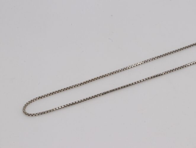 K18WG(18金ホワイトゴールド) 切れているネックレス 1.7g