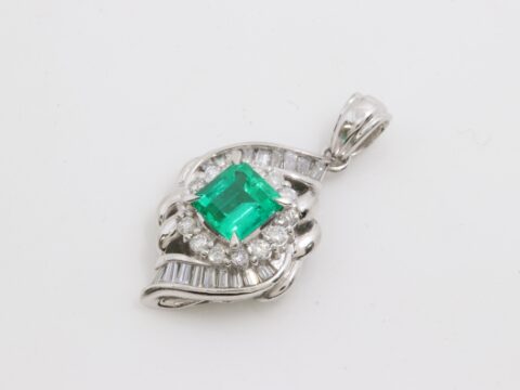 エメラルド PT900 ダイヤモンド E0.8ct D0.5ctチャーム