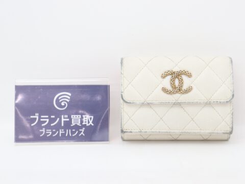 シャネル マトラッセ ココマーク 三つ折り財布 キャビアスキン ホワイト
