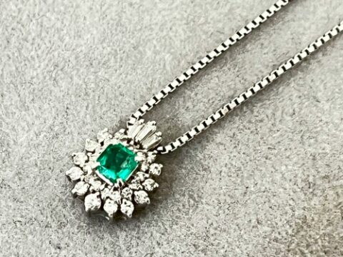 エメラルド 0.26ct D0.34ct ネックレス