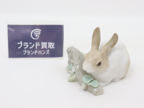 リヤドロ 食べるウサギ 人形