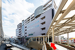 阪急豊中駅からエトレとよなかの連絡通路