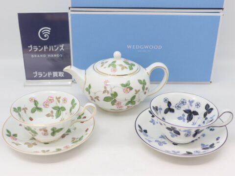 ウェッジウッド ワイルドストロベリー ティーポット カップ＆ソーサ― セット