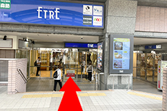 エトレとよなか2階入り口より店内に入ります