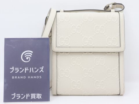 グッチ GGエンボス ベージュ 625782