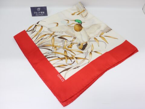 グッチ 鴨柄 スカーフ
