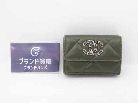 シャネル マトラッセ 三つ折り財布 オリーブ ラムスキン