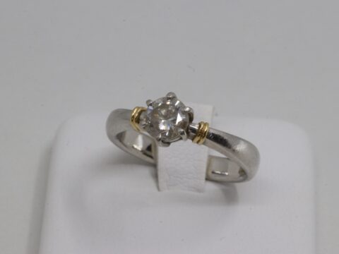 ダイヤモンド PT850 D0.3ct リング