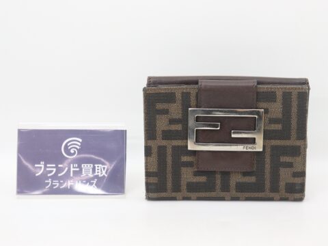フェンディ ズッカ FFロゴプレート 財布