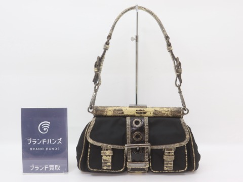 プラダのショルダーバッグ