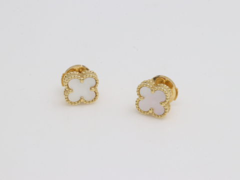ヴァンクリーフ＆アーペル スウィートアルハンブラ ピアス