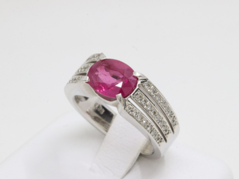 Pt900 ルビーダイヤリング R2.097ct D0.28ct