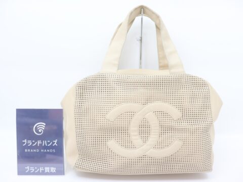 シャネル キャビアスキン ココマーク パンチング ホワイト 9番台