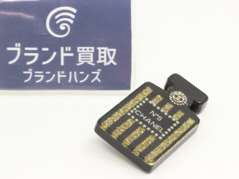 シャネル ココマーク パフューム ブローチ ブラック レジン 17A