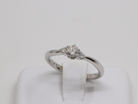 ダイヤモンド PT900 D0.221ct D0.04ct リング