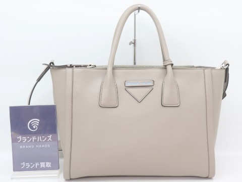 プラダバッグ
