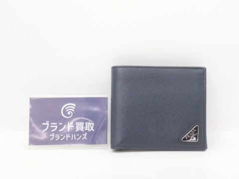 プラダ財布