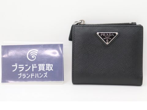プラダ財布