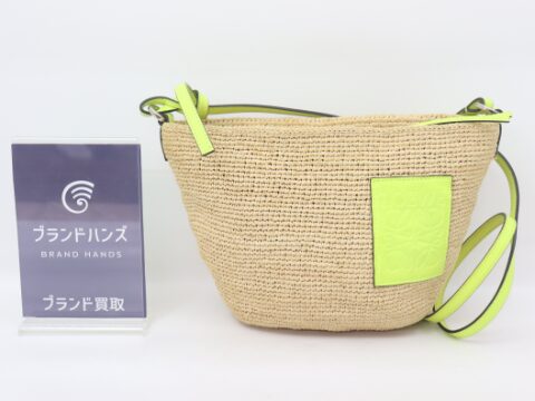 ロエベ スリット ポシェットバッグ アナグラム ラフィア