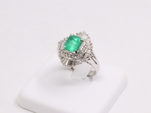エメラルド PT900 E1.46ct リング