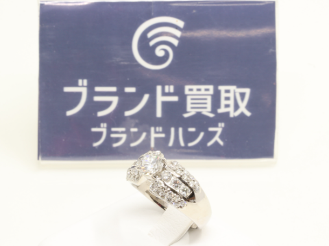 0.68ctのダイヤモンドと1.00ctのメレダイヤが付いたプラチナ900のリング