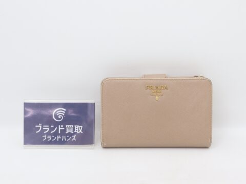 プラダ サフィアーノレザー ベージュ L字ファスナー