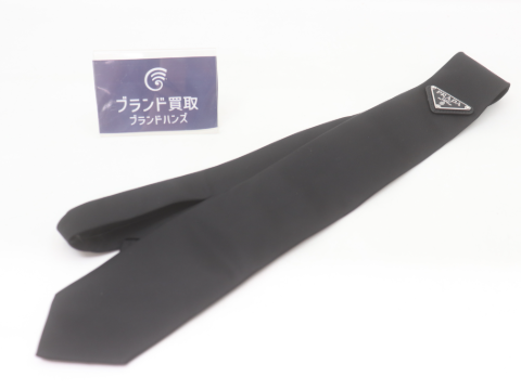 プラダ 三角ロゴネクタイ Re-Nylon