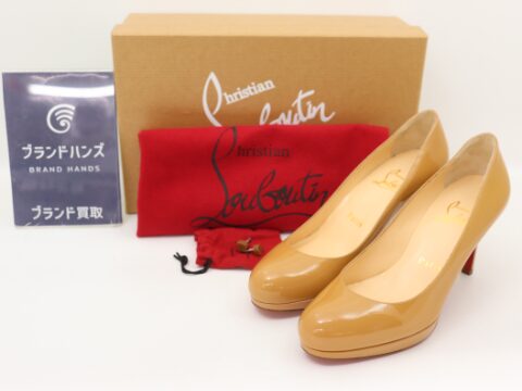 ルブタン エナメル パンプス