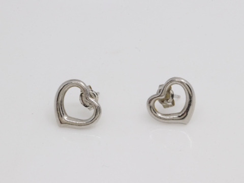PT900(プラチナ900) ピアス 0.65g