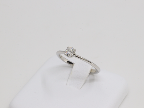 ティファニー PT950 ソリテール D0.28ct 2.5g