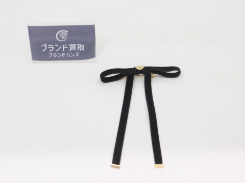 プラダ ベルベット ヘアクリップ