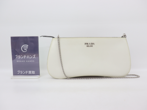 プラダ レザー ホワイト シルバー金具 1BF085 ショルダーバッグ